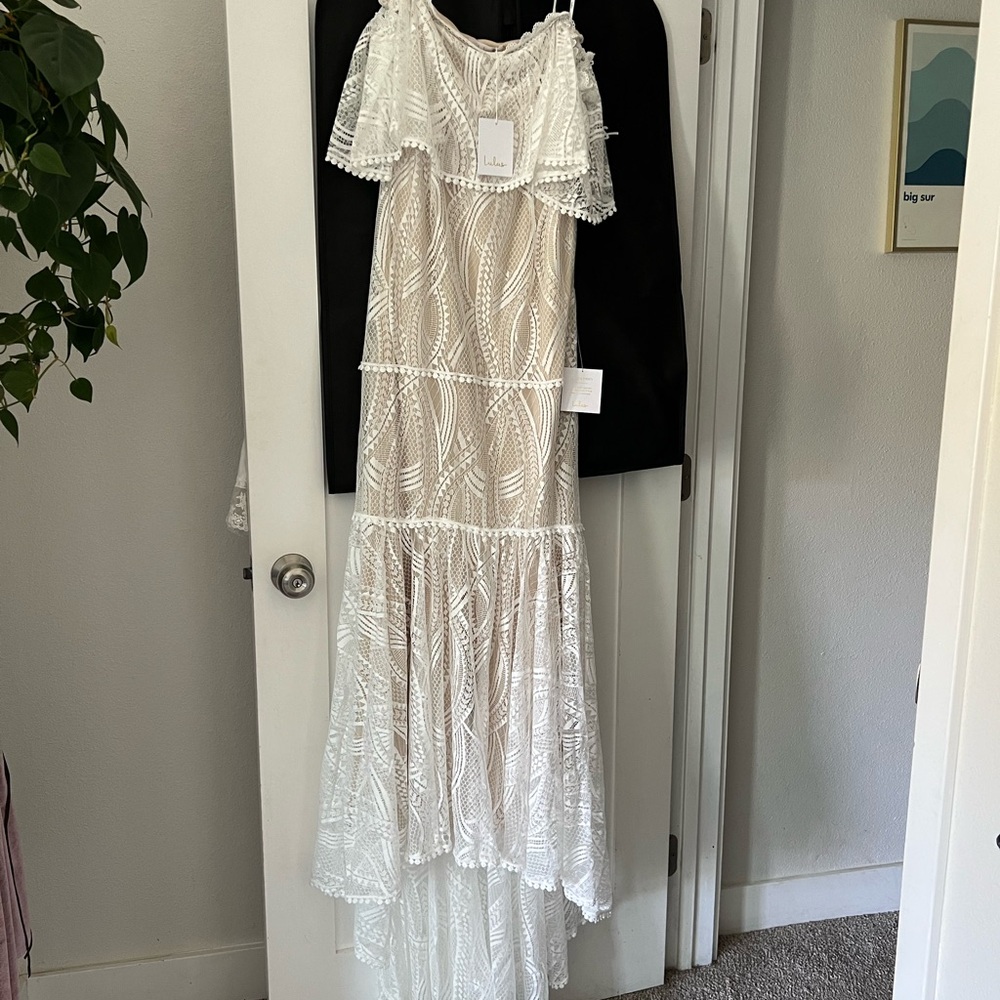BRAND NEW WITH TAGS Off the shoulder Wedding Gown
